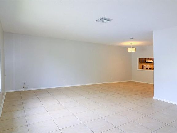 3rd image of 11240 NW 39th St
