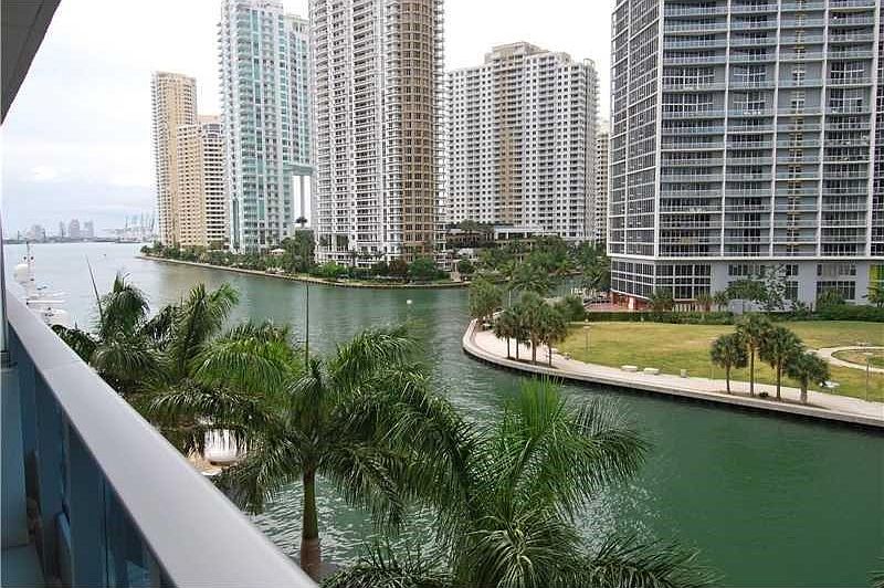 Views of the Miami River and water from every room in Downto