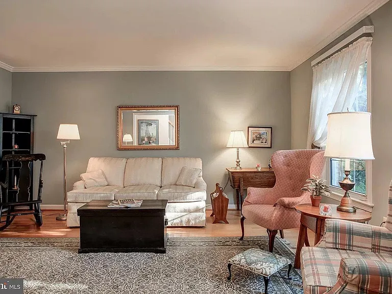 3124 Barnard Ct — Photo 2