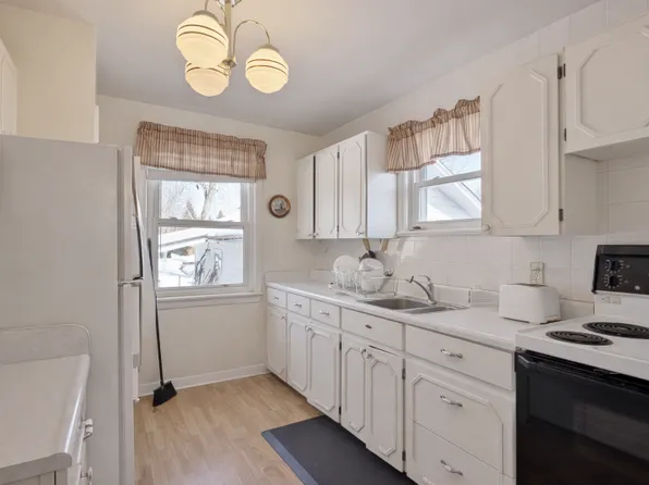 1145 Falaise Rd, Ottawa, ON K2E 6R4