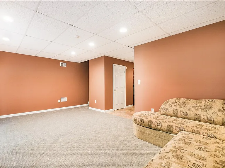 58 Alexander Ct — Photo 45
