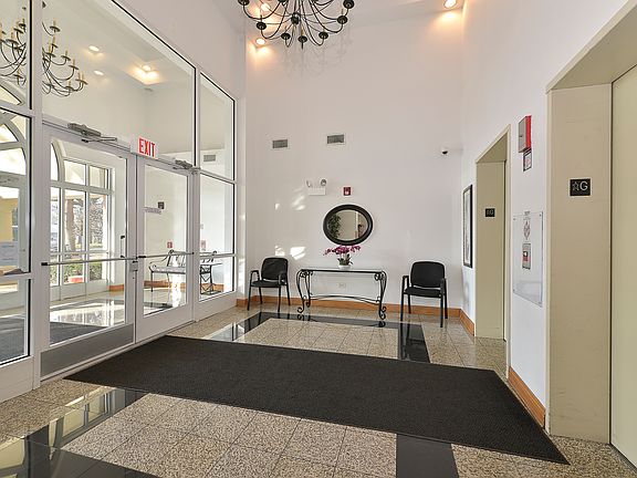 3rd image of 4655 N Cumberland Ave APT 202
