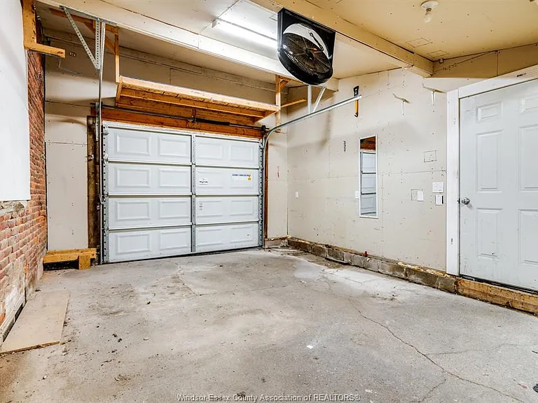 1672 Elgin St — Photo 23