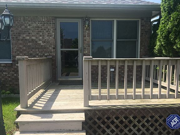 3rd image of 204 Lakeshore Dr