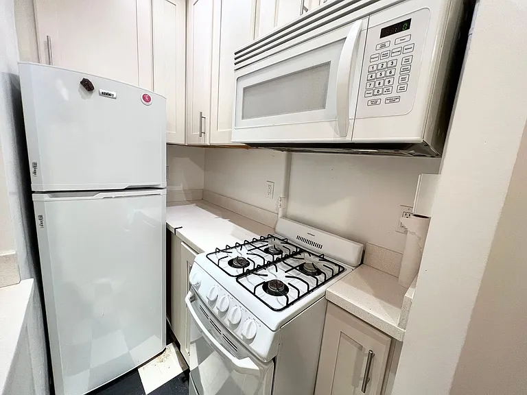 711 Leavenworth St — Photo 9