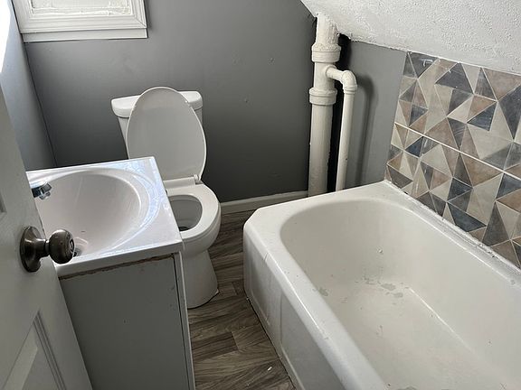5th image of 412 Illinois Ave