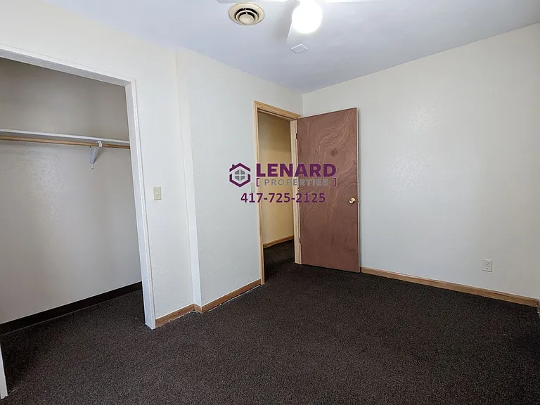 723 E College St — Photo 11