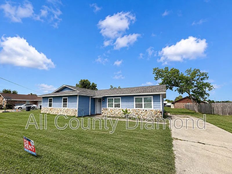 175 N Berthe Ave