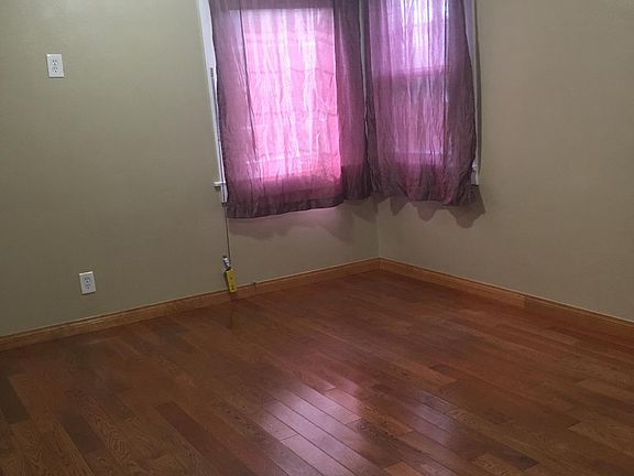 3rd image of 522 W Buckthorn St