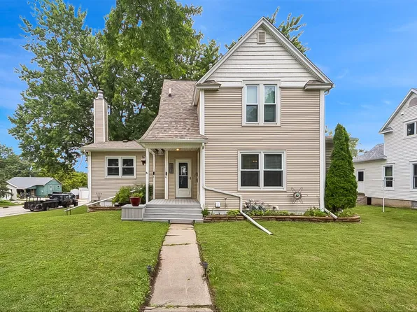 602 4th St, Nevada, IA 50201