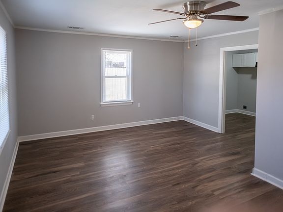 4th image of 2883 Barron Ave