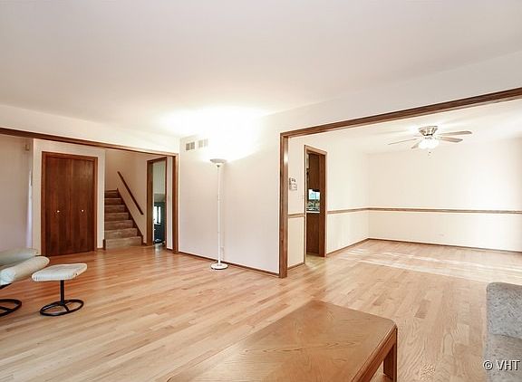3rd image of 2 Oak Leaf Ct