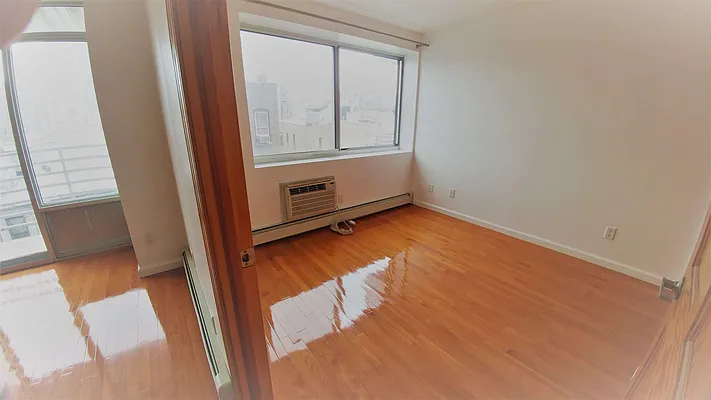 Rented by Downtown Mgt & Realty LLC | media 15