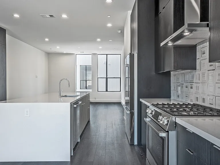 4322 Roseland Ave #9 — Photo 16