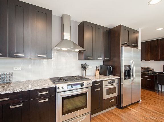 5th image of 240 E Illinois St APT 2401