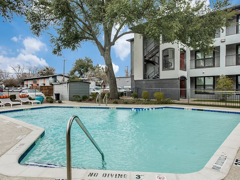 The Loren Apartments — Photo 3