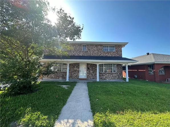 2020 Charles Dr, Chalmette, LA 70043