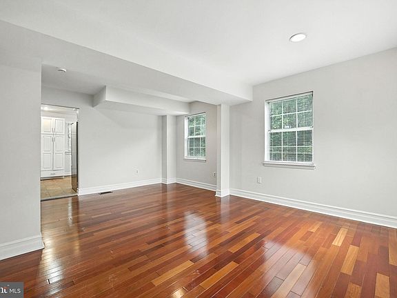 3rd image of 15139 Catalpa Ct
