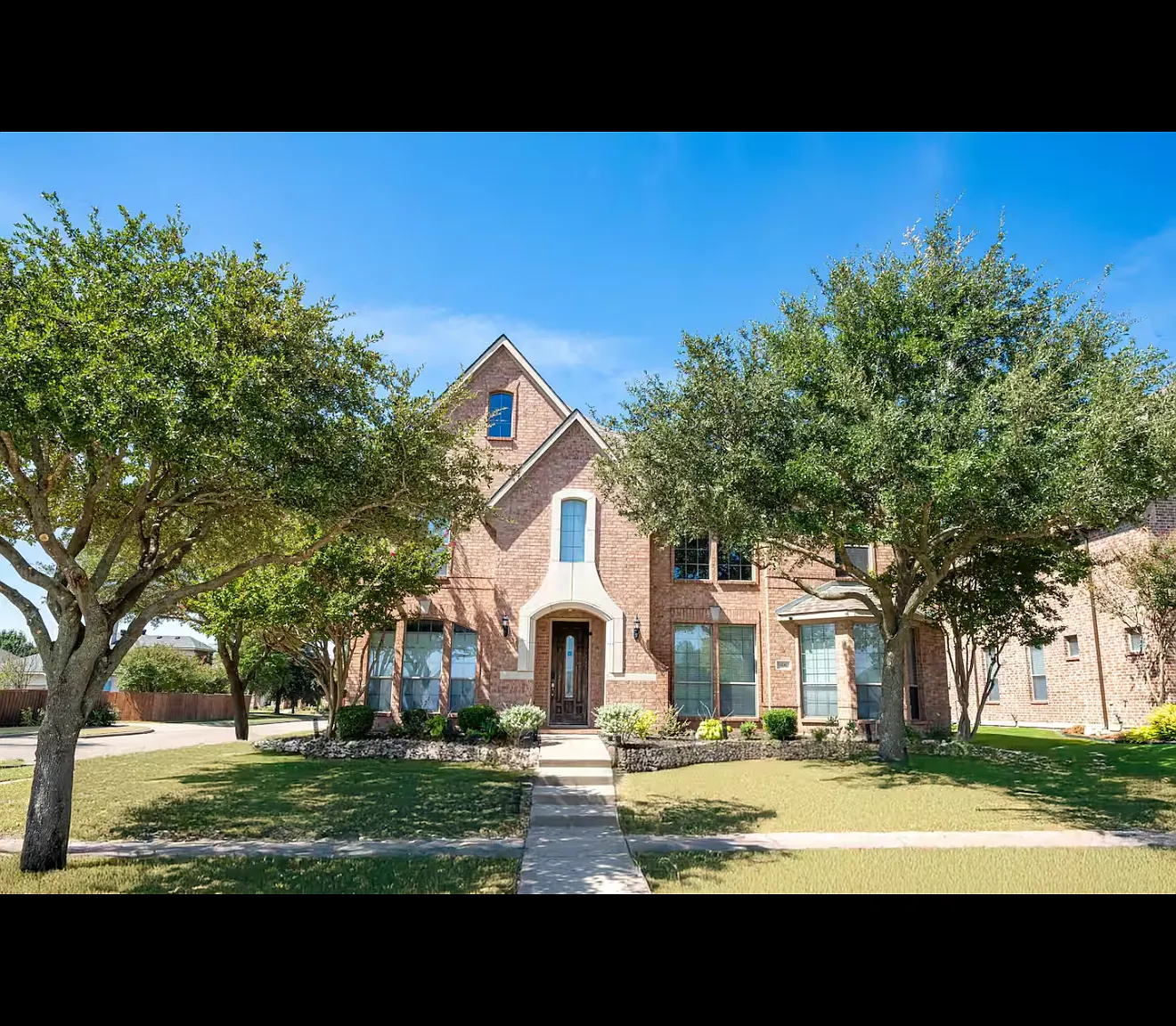 4 bed, 3.5 bath, 3912 sqft, $6,500 — Photo 1