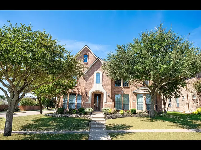 801 Paisley Ln — Photo 1
