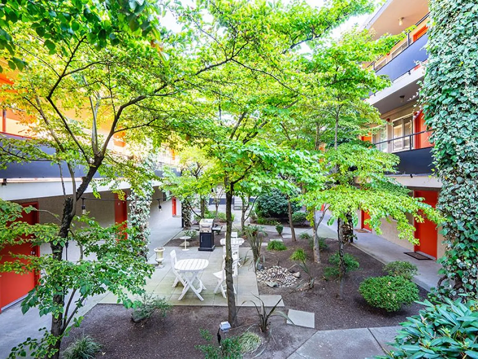 Malabar Apartments — Photo 3