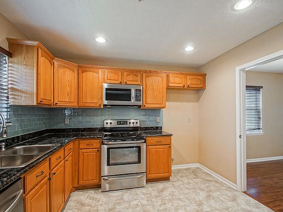 5th image of 3928 Bayou Oaks Dr
