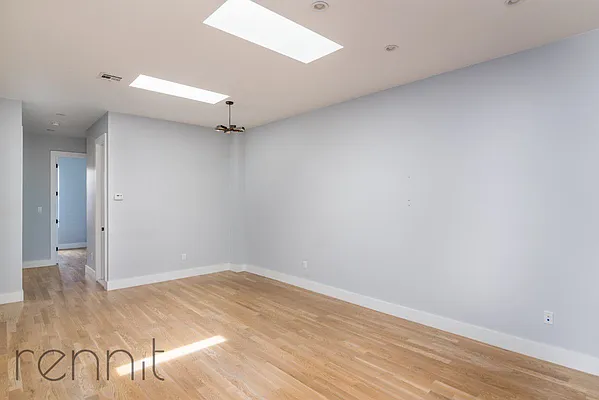 Rented by Rennit Inc. | media 21