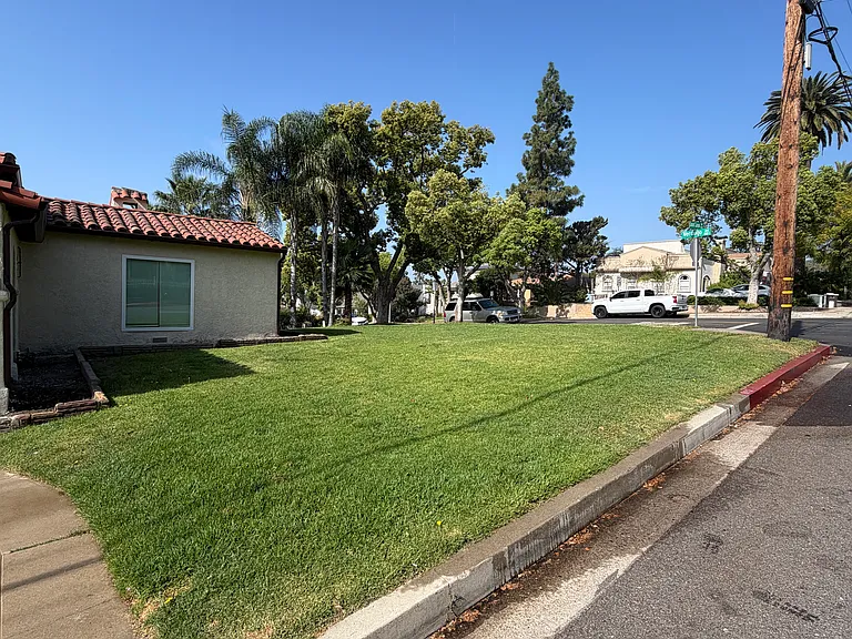 1090 E Verdugo Ave — Photo 25