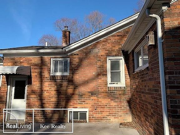 4th image of 21810 Maxine St