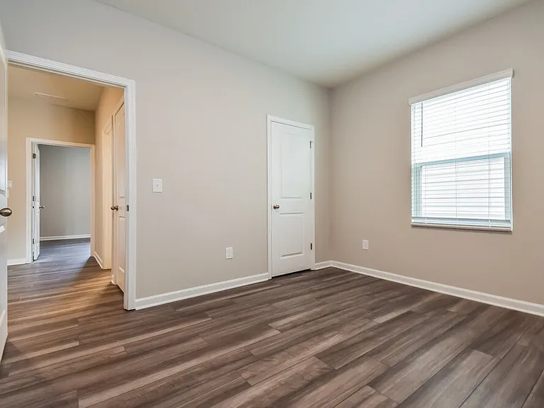 570 Knightsbridge Ln — Photo 16