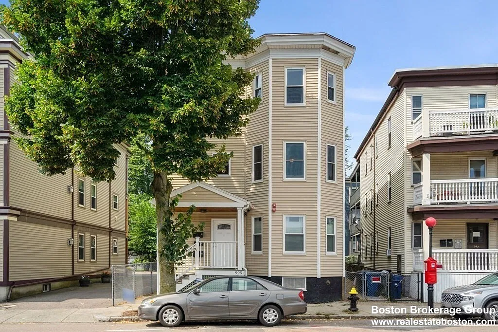 995 Dorchester Ave — Photo 1