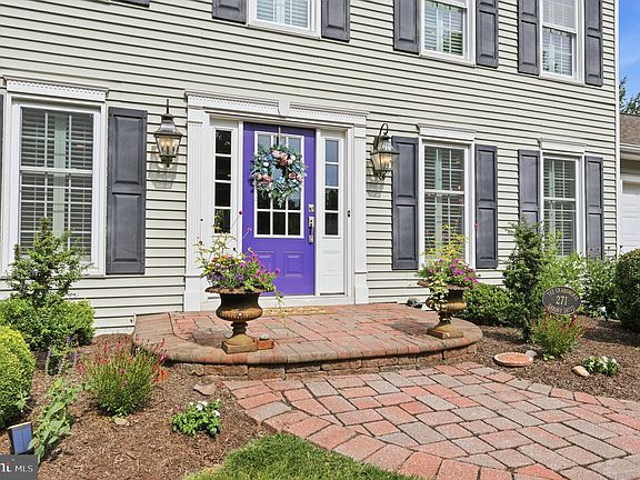 4th image of 271 Saxony Dr