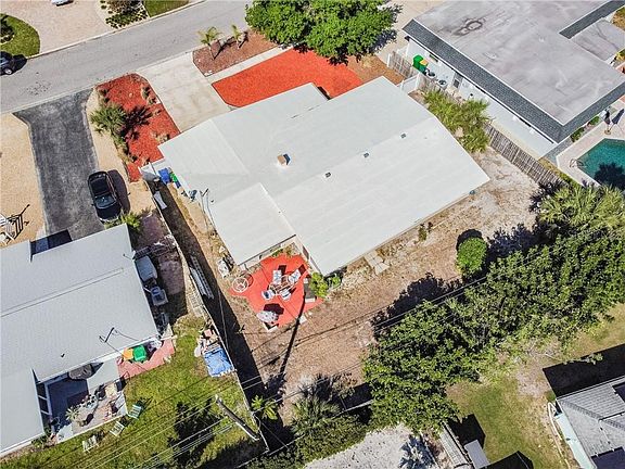 4th image of 1843 Dolphin Blvd S