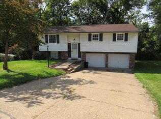 124 Treeview Dr, Coraopolis, PA 15108