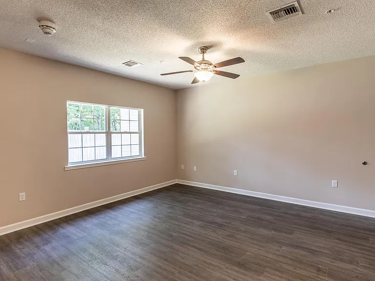 202 Darsey Rd — Photo 3
