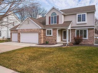 2805 Park Ridge Rd, Bloomington, IL 61704