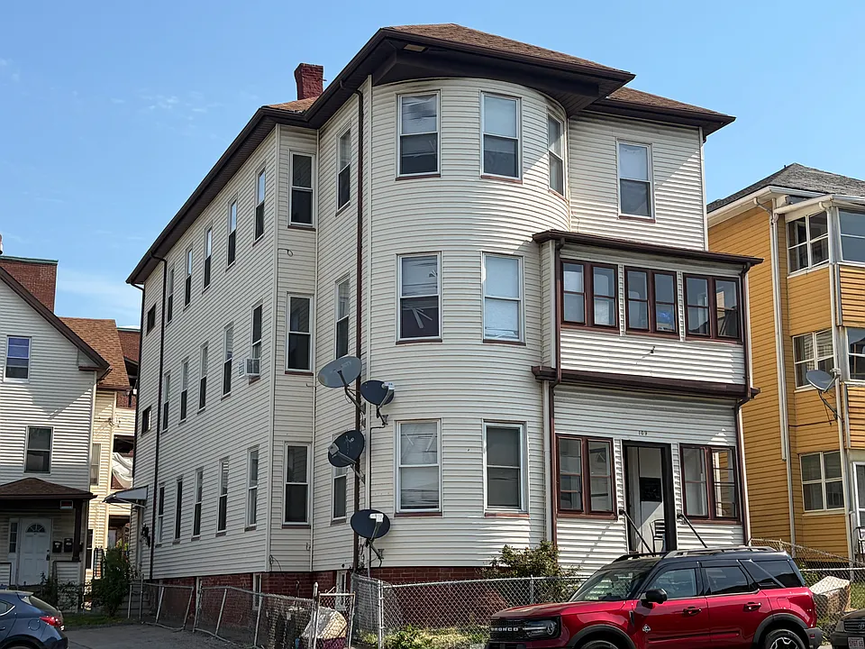 109 Endicott St #3