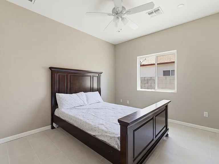 516 W Brown St — Photo 2