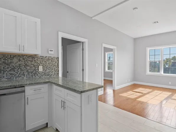 100 Griffith St #3R, Jersey City, NJ 07307