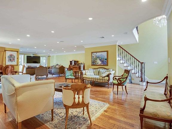 4th image of 150 High Pond Dr