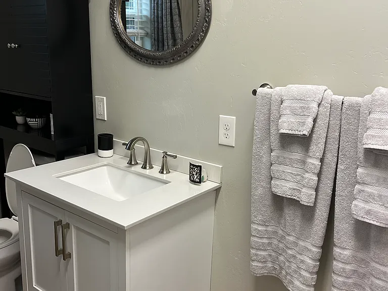Full bath attached to king room