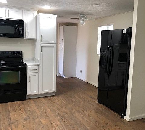 4th image of 3833 N Fairview Ave #2