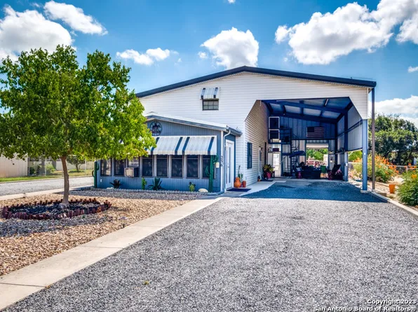 256 Star Ln, Pipe Creek, TX 78063