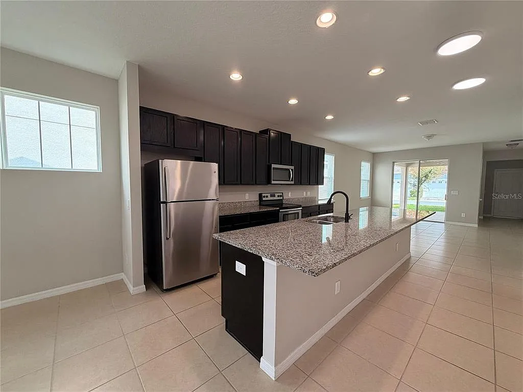Building Photo - 8125 Graycliff Ave