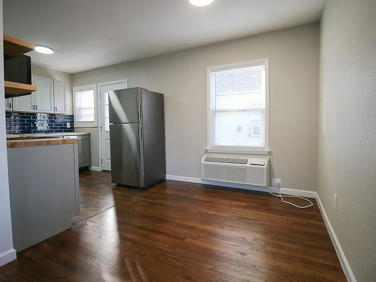 2018 E 12th St Fourplex — Photo 4