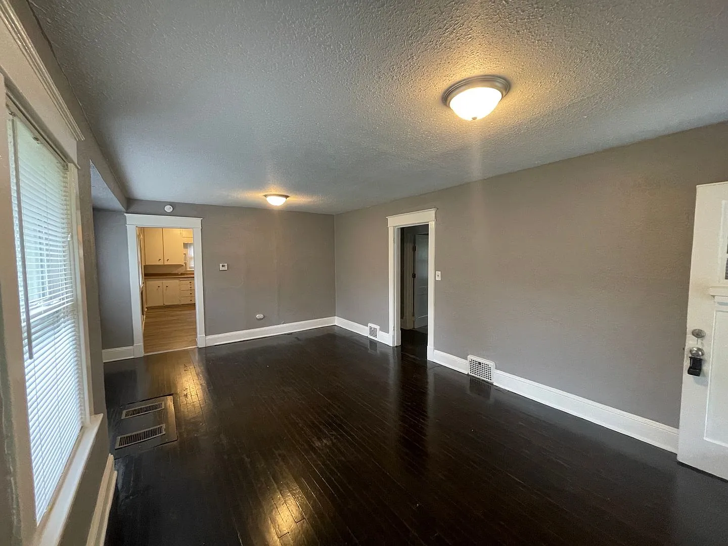 2 Bedroom rent ready — Photo 3