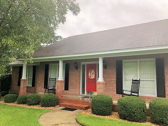 3rd image of 3919 Sweetwater Dr