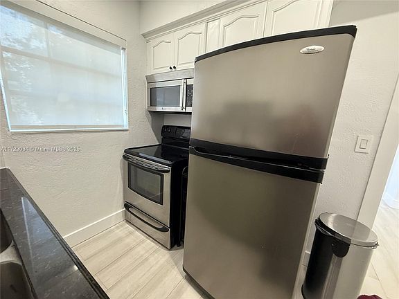 4th image of 601 SW 11th St #3