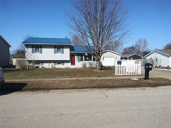 2nd image of 9942 Holly Dr
