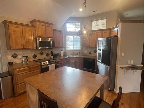 3rd image of 23 Tavistock Dr
